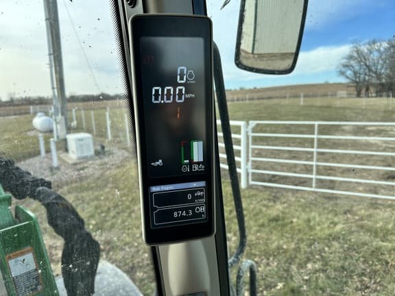 Image of John Deere 6110R equipment image 3