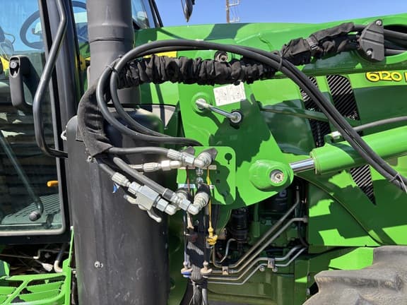 Image of John Deere 6120E equipment image 4
