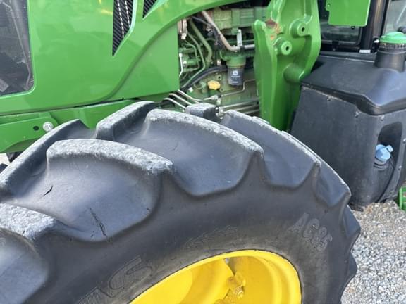 Image of John Deere 6120E equipment image 4