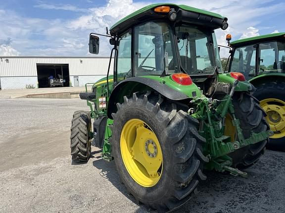Image of John Deere 6120E equipment image 4