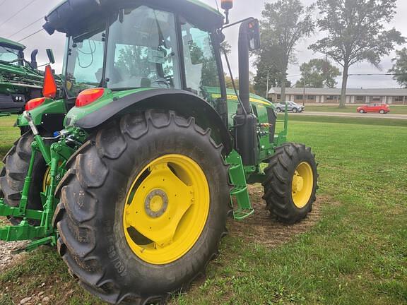 Image of John Deere 6120E equipment image 3