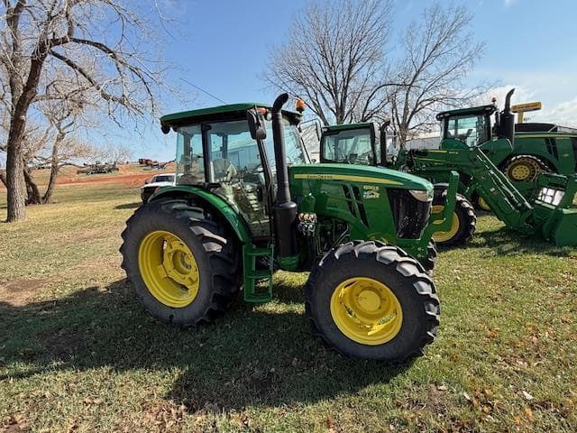 Image of John Deere 6120E equipment image 3