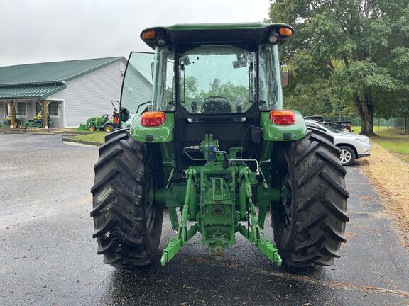 Image of John Deere 6120E equipment image 4