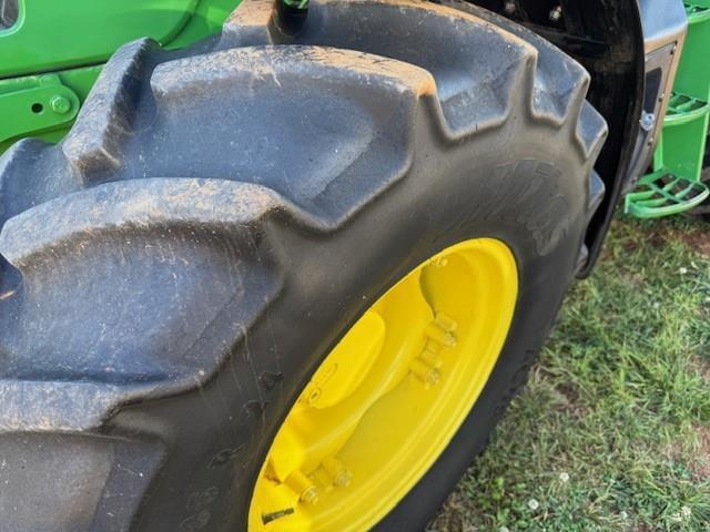 Image of John Deere 6120E equipment image 4