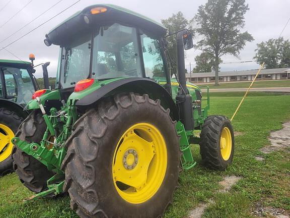 Image of John Deere 6120E equipment image 3