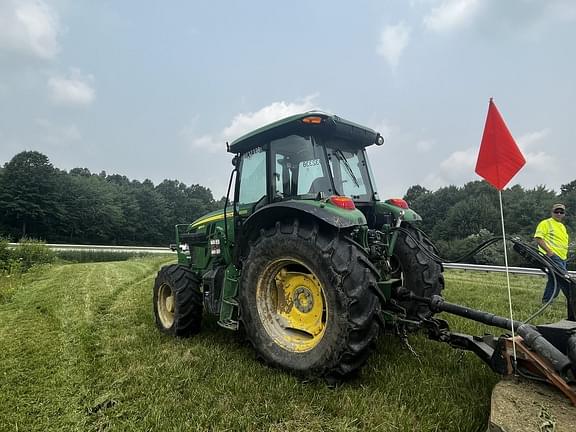 Image of John Deere 6120E equipment image 3