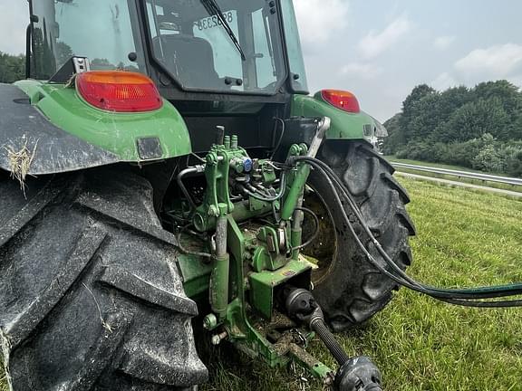 Image of John Deere 6120E equipment image 4