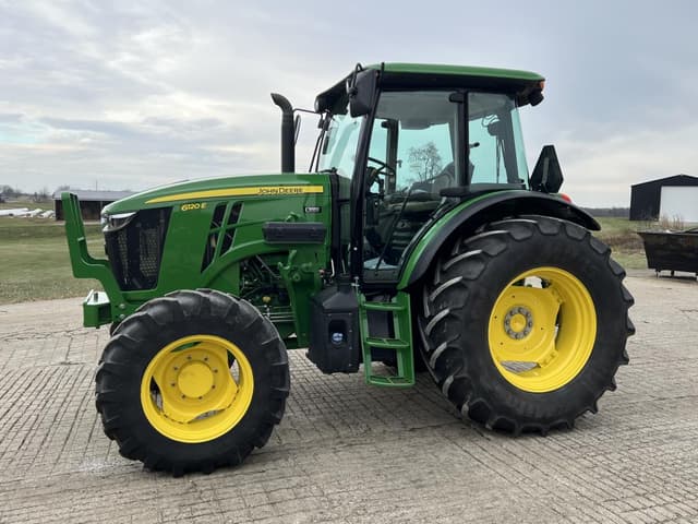 Image of John Deere 6120E equipment image 4
