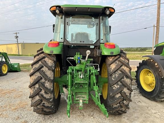 Image of John Deere 6120E equipment image 4