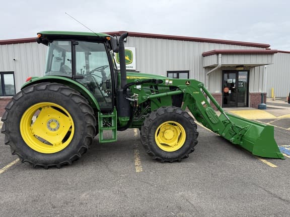 Image of John Deere 6120E equipment image 4