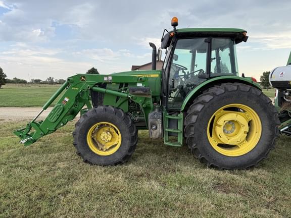 Image of John Deere 6120E equipment image 1