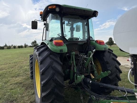 Image of John Deere 6120E equipment image 3
