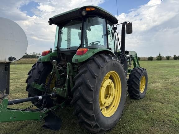 Image of John Deere 6120E equipment image 4