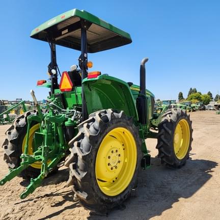 Image of John Deere 6120E equipment image 4