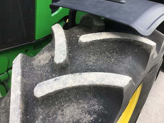 Image of John Deere 6120M equipment image 1