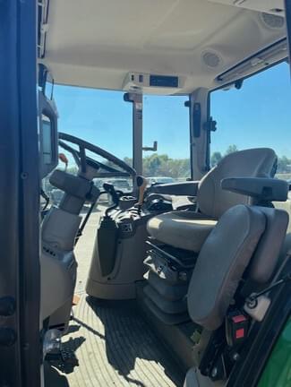 Image of John Deere 6120M equipment image 4