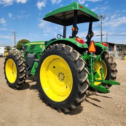 Image of John Deere 6120M equipment image 2