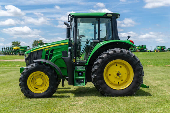 Image of John Deere 6120M equipment image 1