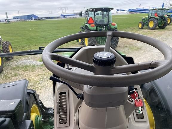 Image of John Deere 6120M equipment image 3