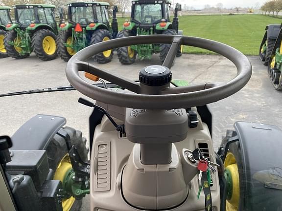 Image of John Deere 6120M equipment image 4