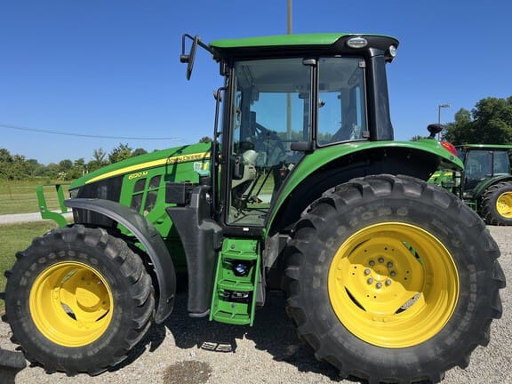 2021 John Deere 6120M Equipment Image0