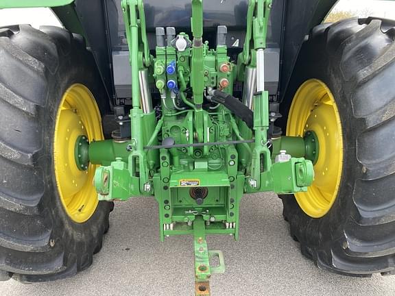 Image of John Deere 6120M equipment image 4