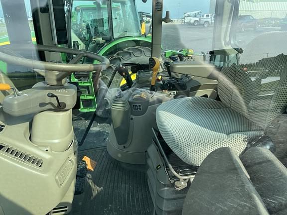 Image of John Deere 6120M equipment image 2