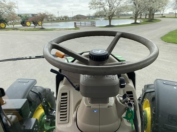 Image of John Deere 6120M equipment image 4