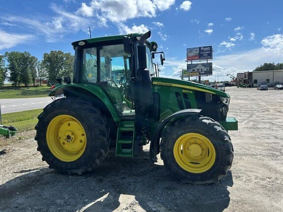 Image of John Deere 6120M equipment image 2