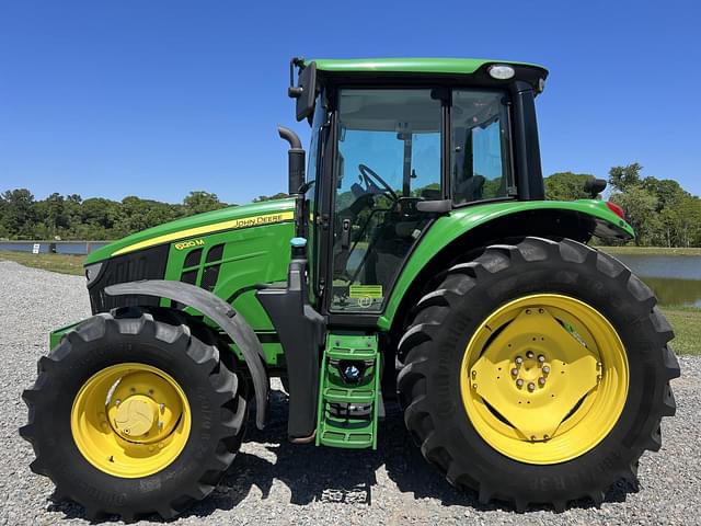 Image of John Deere 6120M equipment image 2