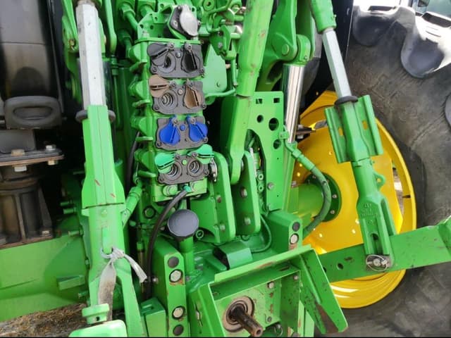 Image of John Deere 6120R equipment image 3