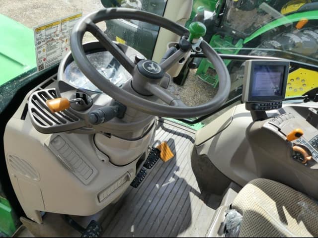 Image of John Deere 6120R equipment image 4