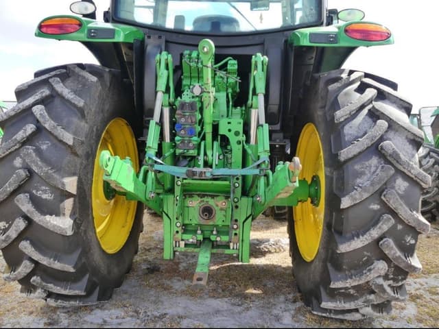 Image of John Deere 6120R equipment image 2