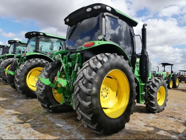 Image of John Deere 6120R equipment image 2