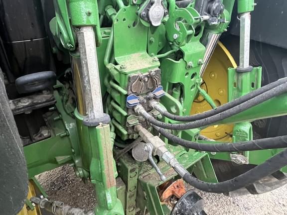 Image of John Deere 6130R equipment image 4