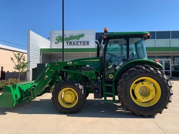 Main image John Deere 6135E