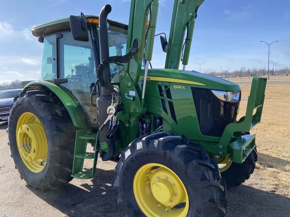Main image John Deere 6135E
