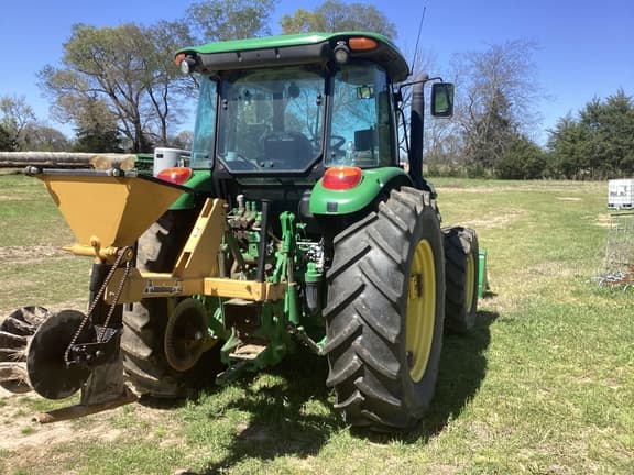 Image of John Deere 6135E equipment image 4