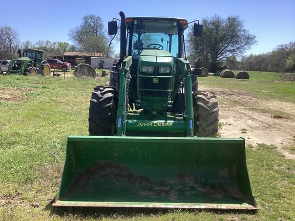 Image of John Deere 6135E equipment image 3