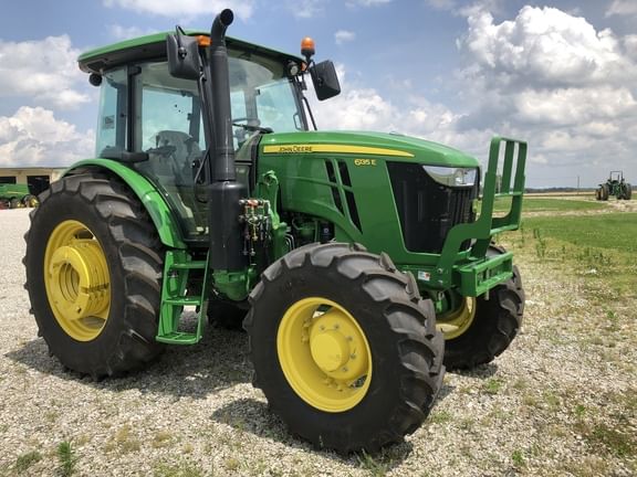Main image John Deere 6135E