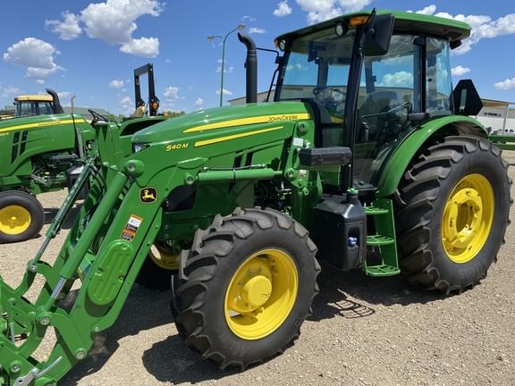 Main image John Deere 6135E