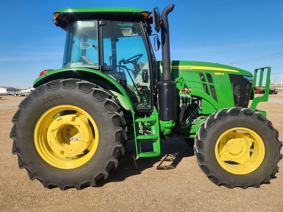 Main image John Deere 6135E