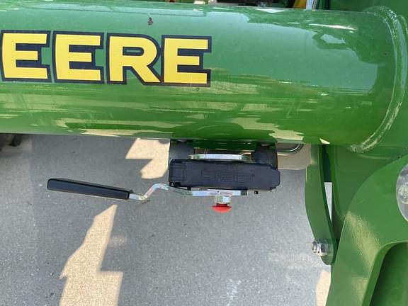 Image of John Deere 6135E equipment image 3