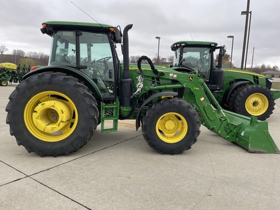 Main image John Deere 6135E