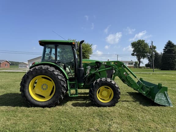 Image of John Deere 6135E equipment image 2