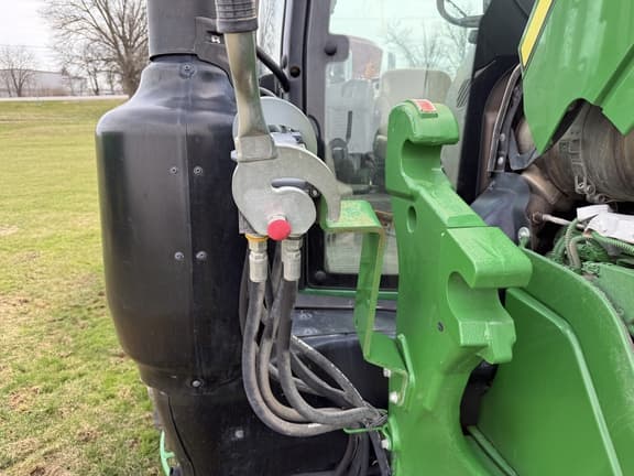 Image of John Deere 6140M equipment image 4