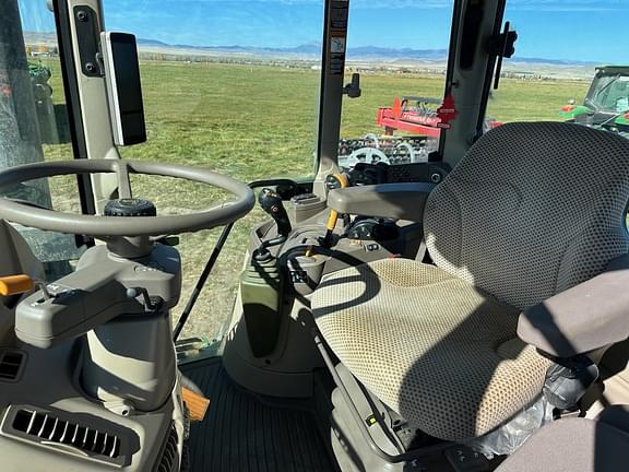 Image of John Deere 6155M equipment image 4