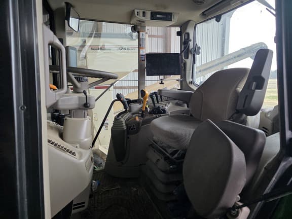 Image of John Deere 6155M equipment image 4