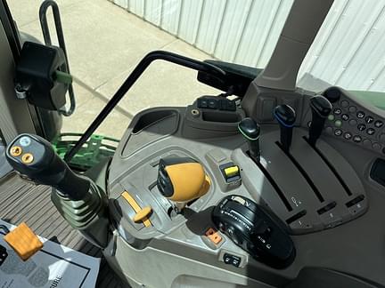 Image of John Deere 6155M equipment image 3