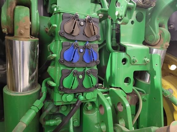 Image of John Deere 6155R equipment image 3